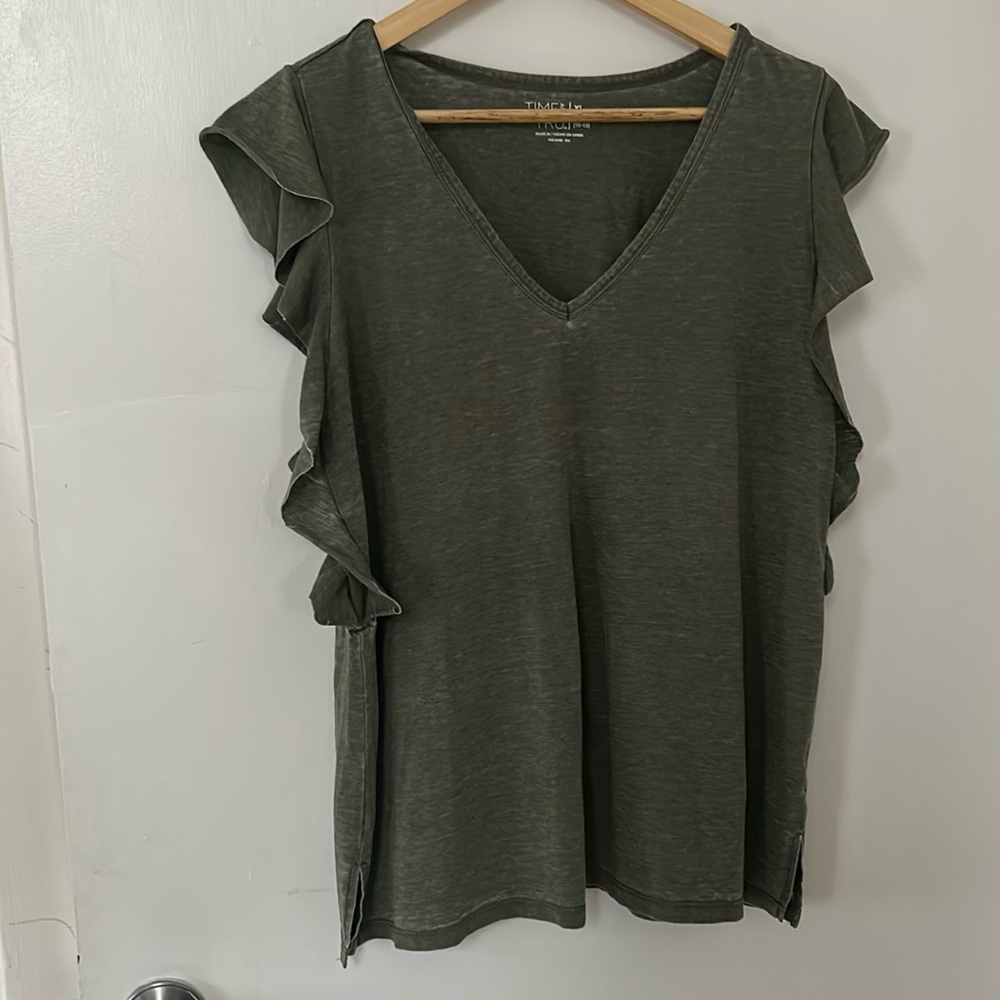 Green ruffle sleeve tee